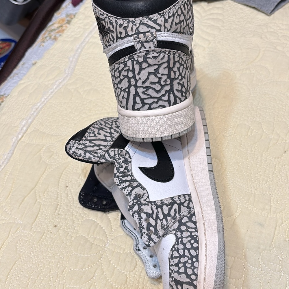 Nike - Picture 3 of 4